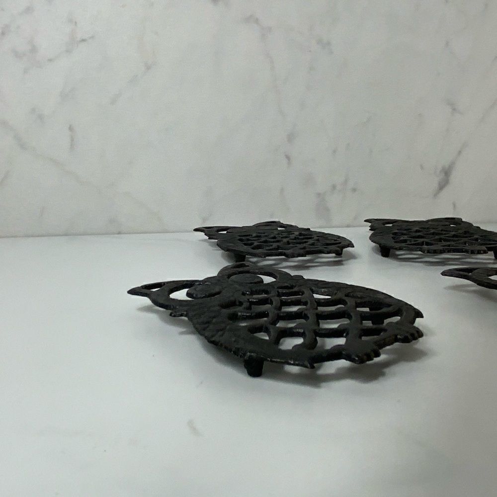 Set of 4 cast iron owl trivets - Picture 3 of 4